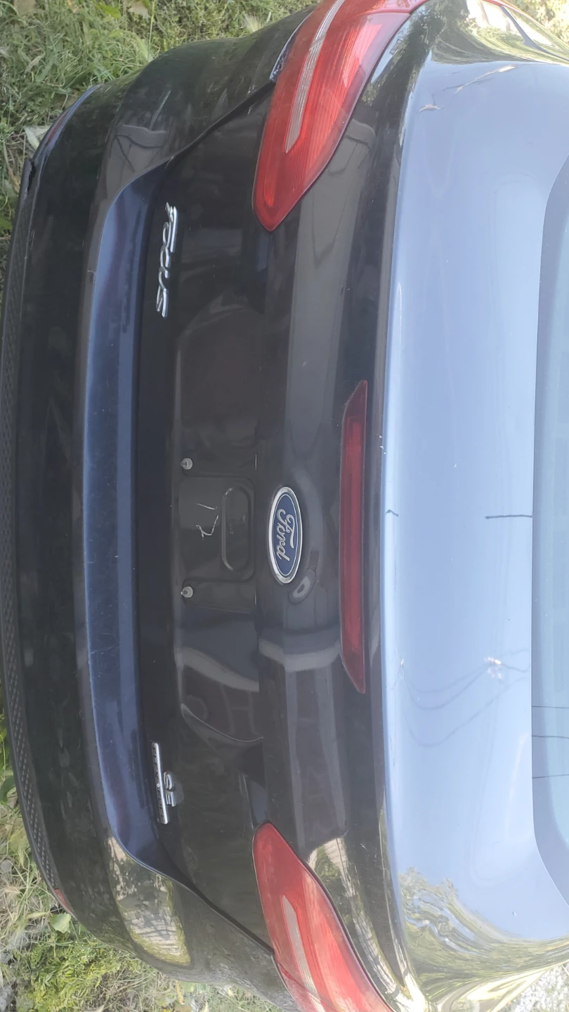 Black Ford Focus Sedan - photo 4
