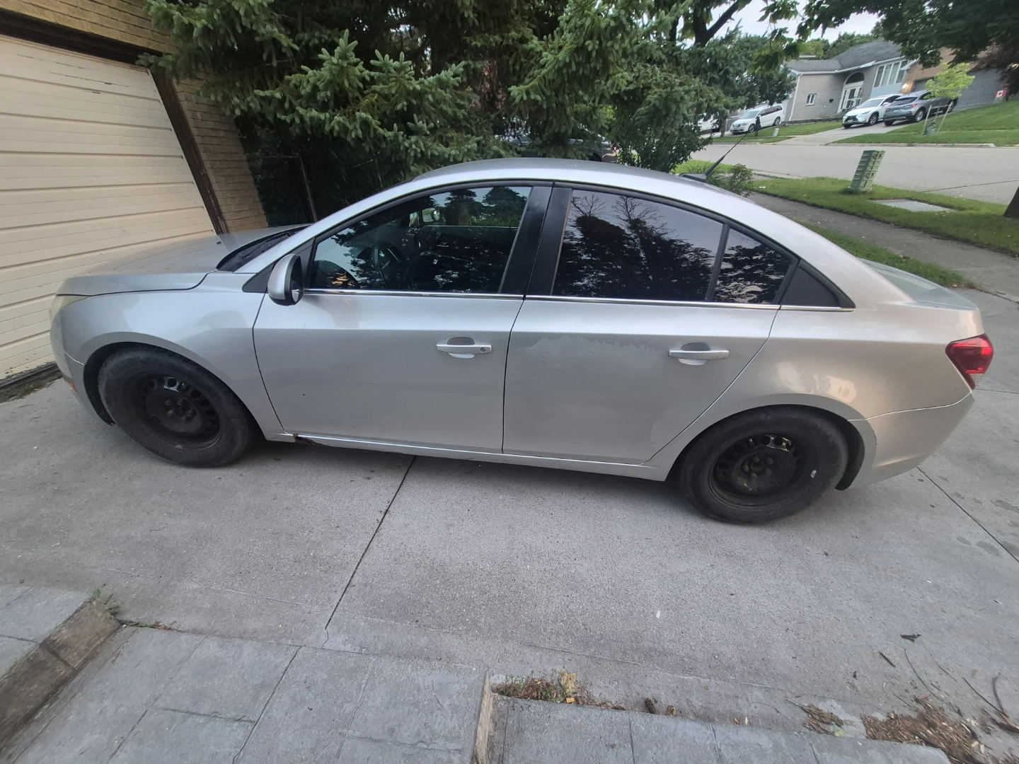 Silver Chevrolet Cruze