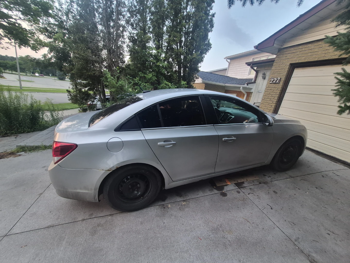 Silver Chevrolet Cruze - photo 2