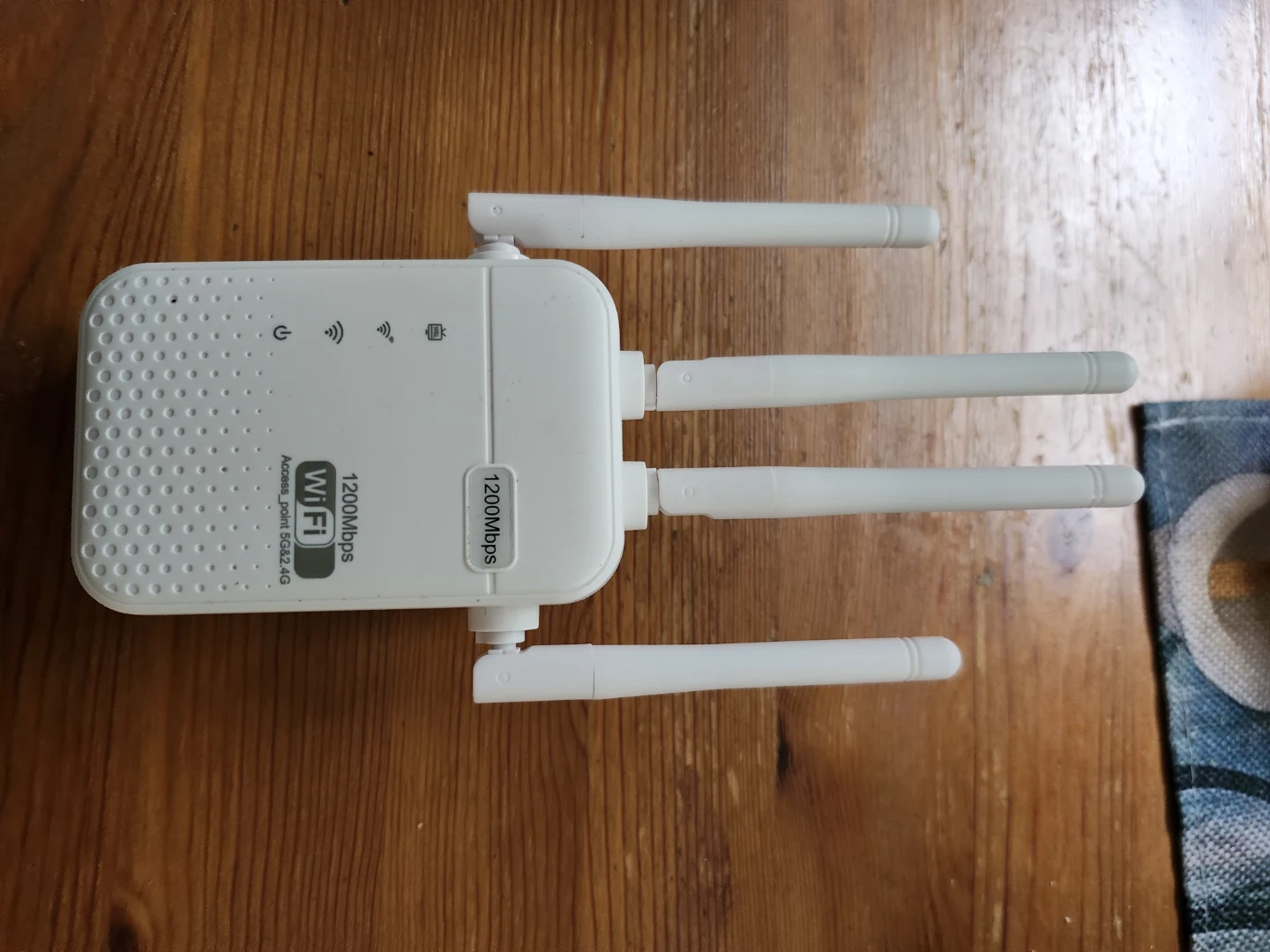 Intelligent Wireless WiFi Signal Amplifier AC1200M/N300 - photo 2