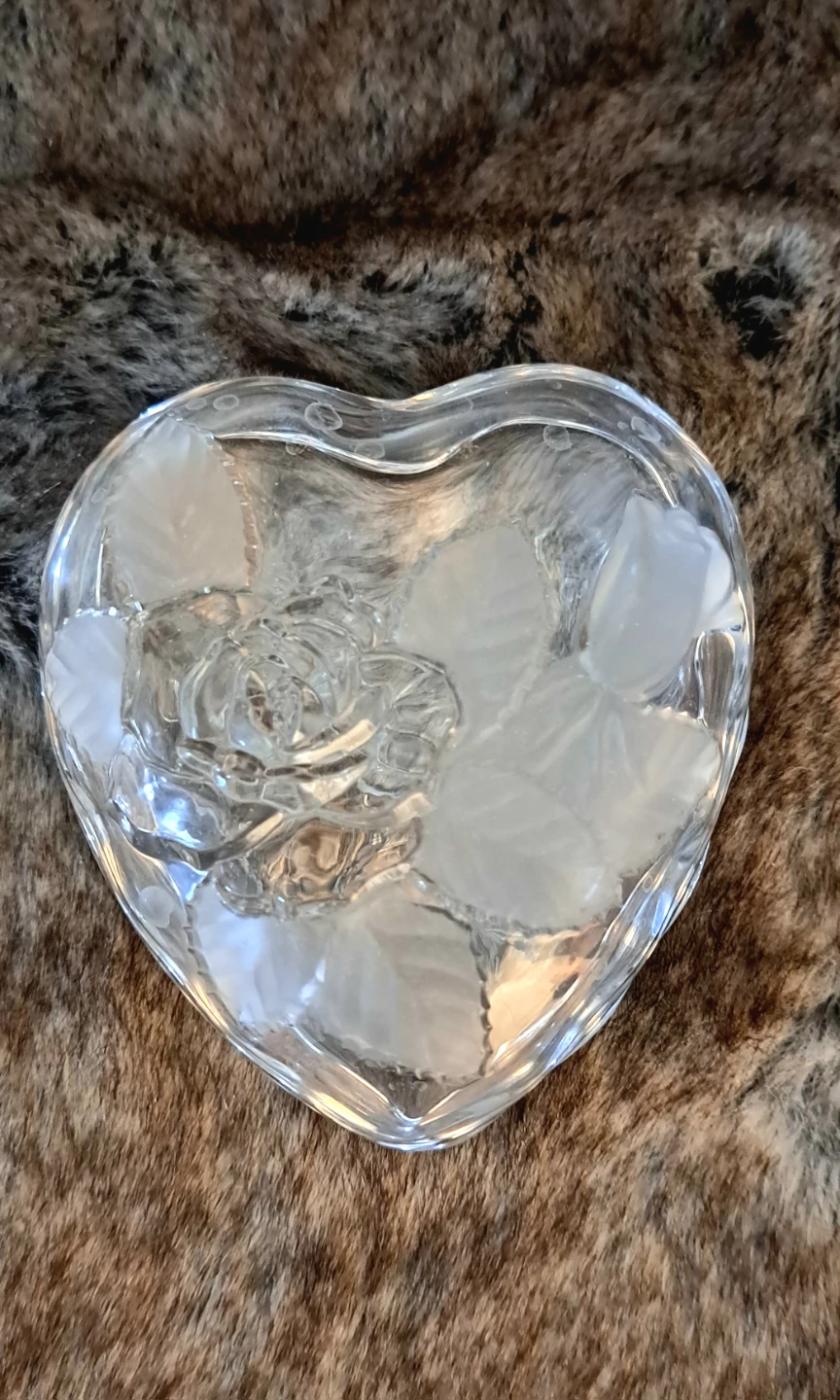Glass Heart Dish with Rose - photo 3