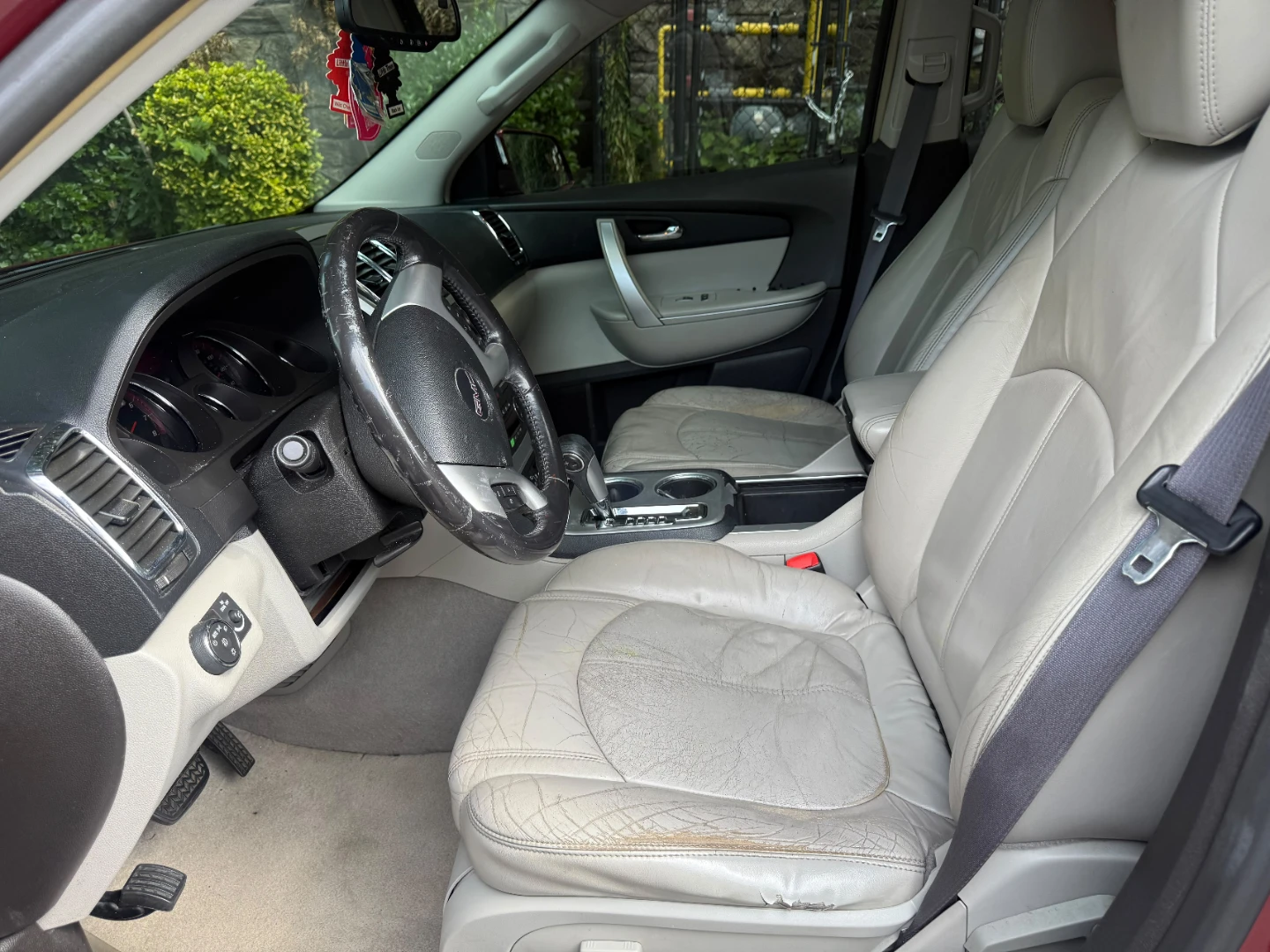 Red GMC Acadia SLT SUV - photo 3