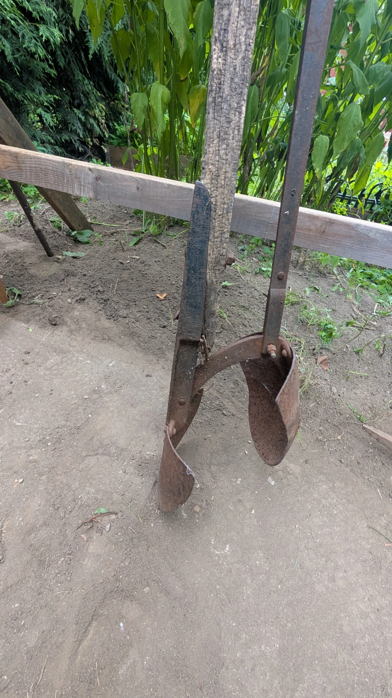 Vintage Post Hole Digger Tool - photo 3