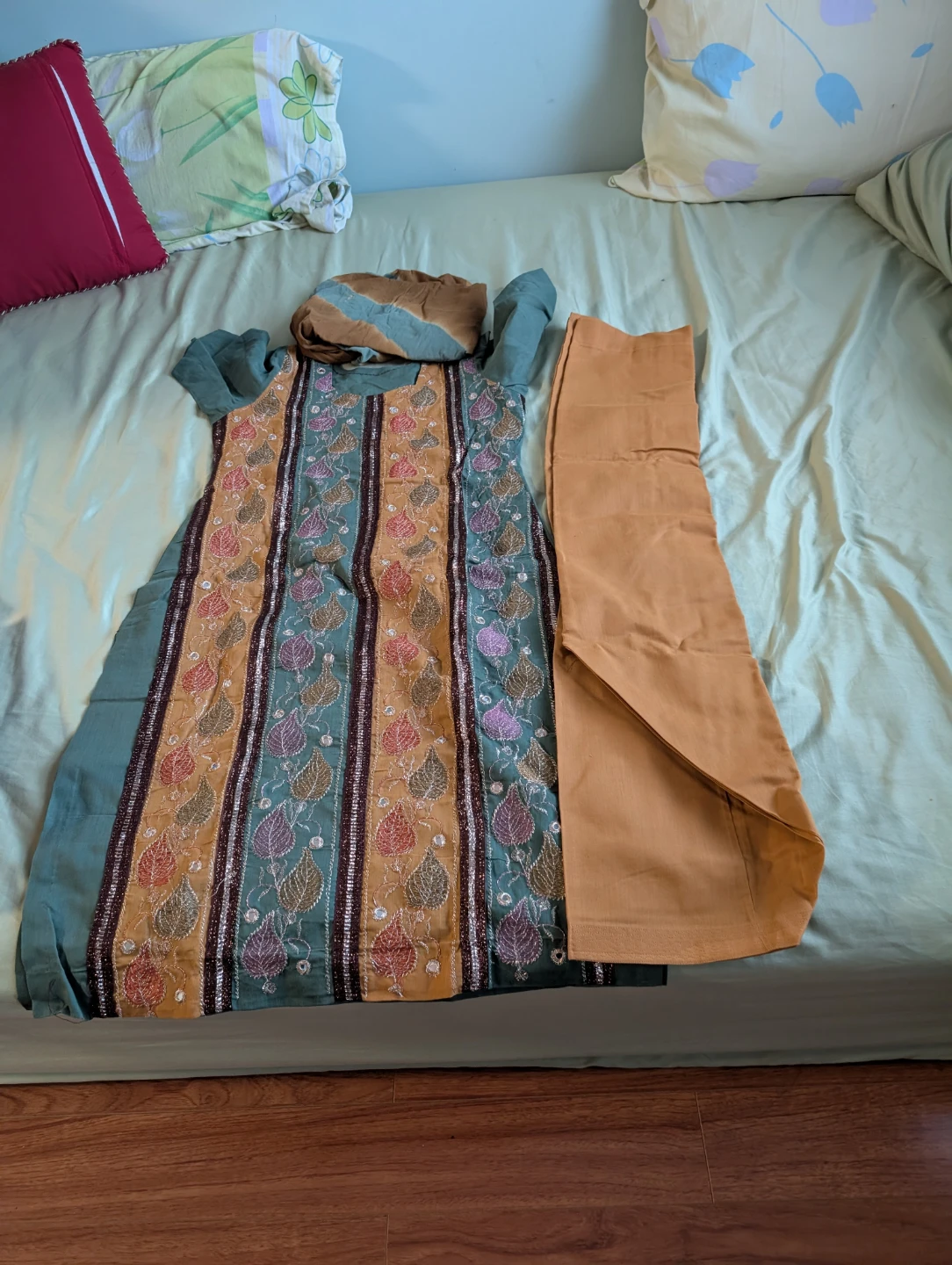 3-Piece Salwar Kameez Outfits $50 for 3 - photo 3