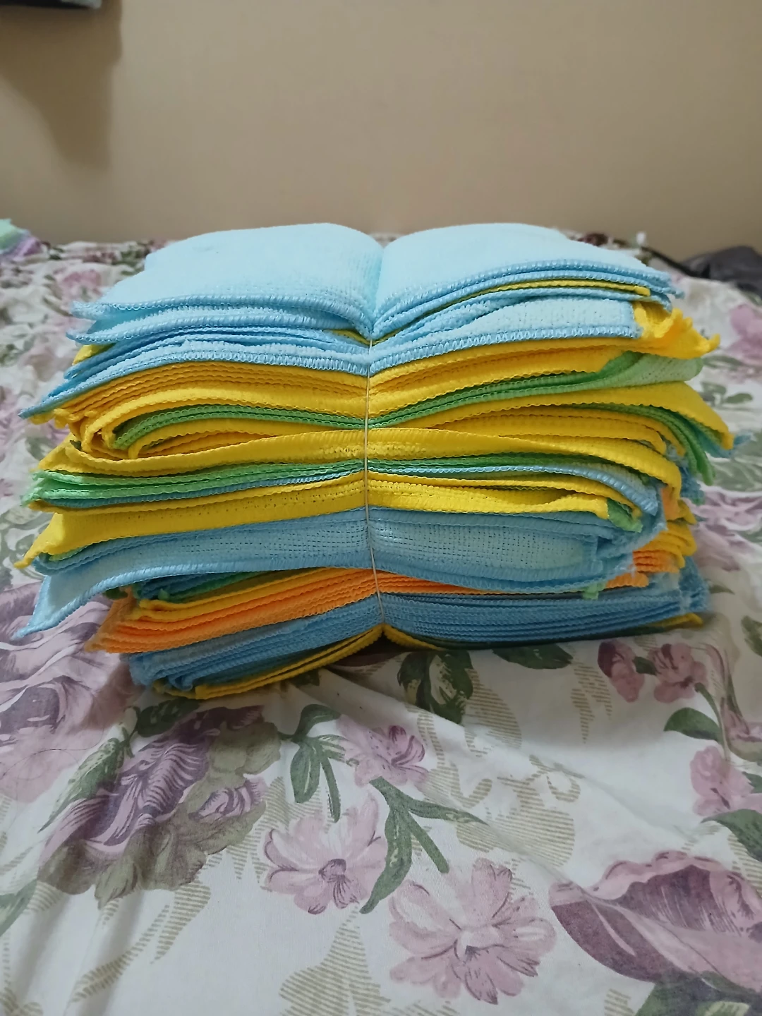 102 Pcs Microfiber Cloths