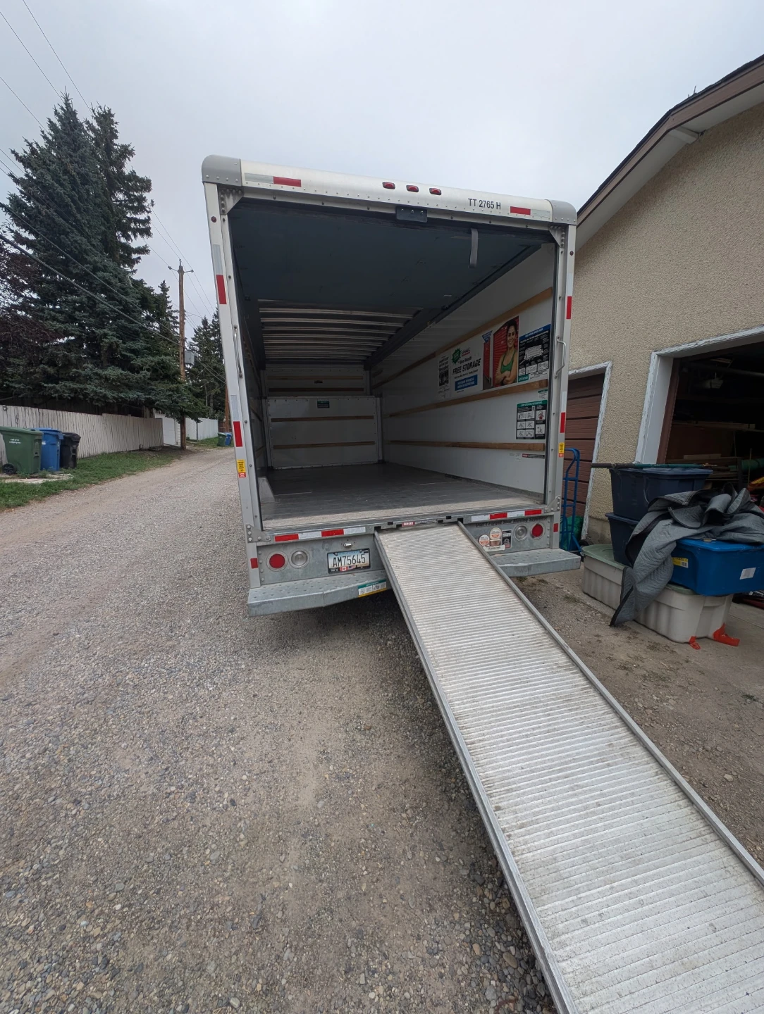 20 foot moving truck available for short moves. - photo 2