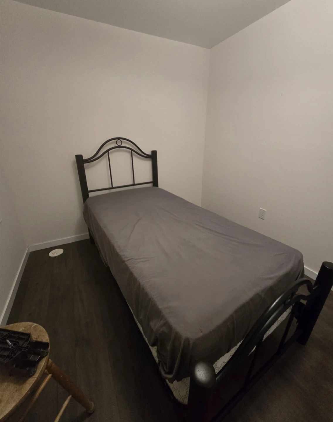 Single bedframe with mattress - photo 2