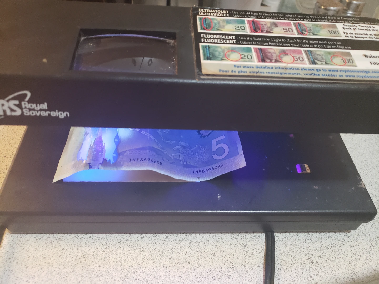 Royal Sovereign counterfeit bill detector - photo 5