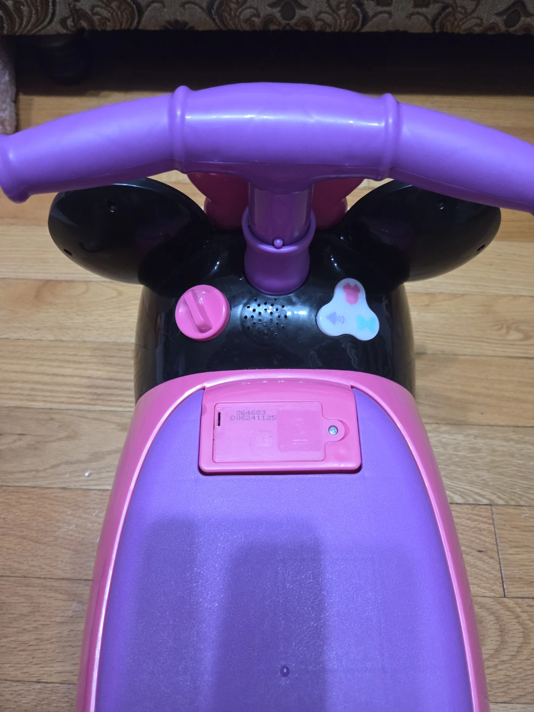 Minnie Mouse Ride-On Toy - photo 3
