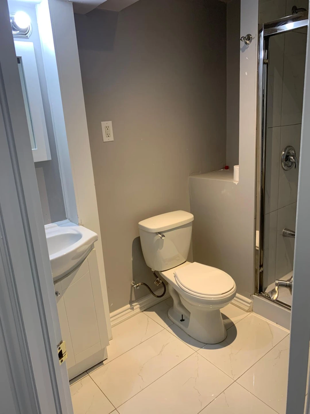 Basement for rent - photo 4