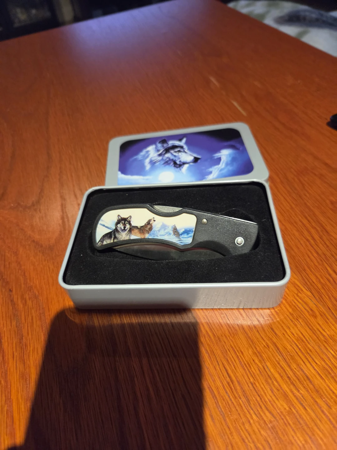 Wolf Design Folding Pocket Knife with Tin