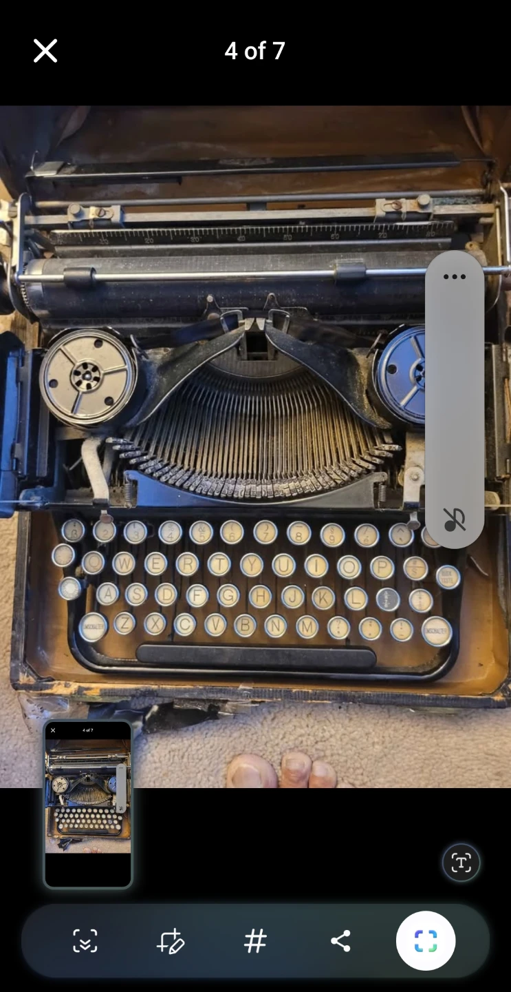 Vintage Royal Portable Typewriter - photo 4
