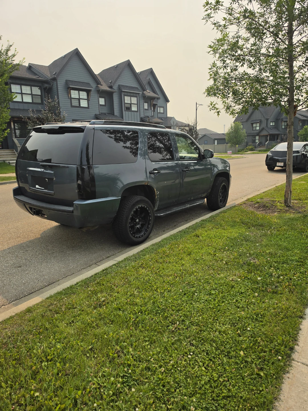 GMC Yukon XL SUV - photo 2