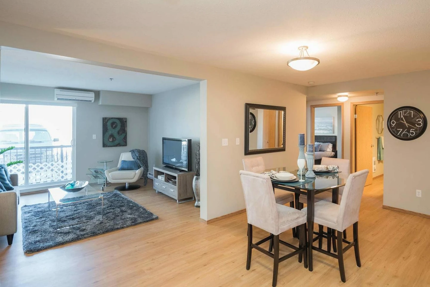 2 bedroom & 1 bathroom!
