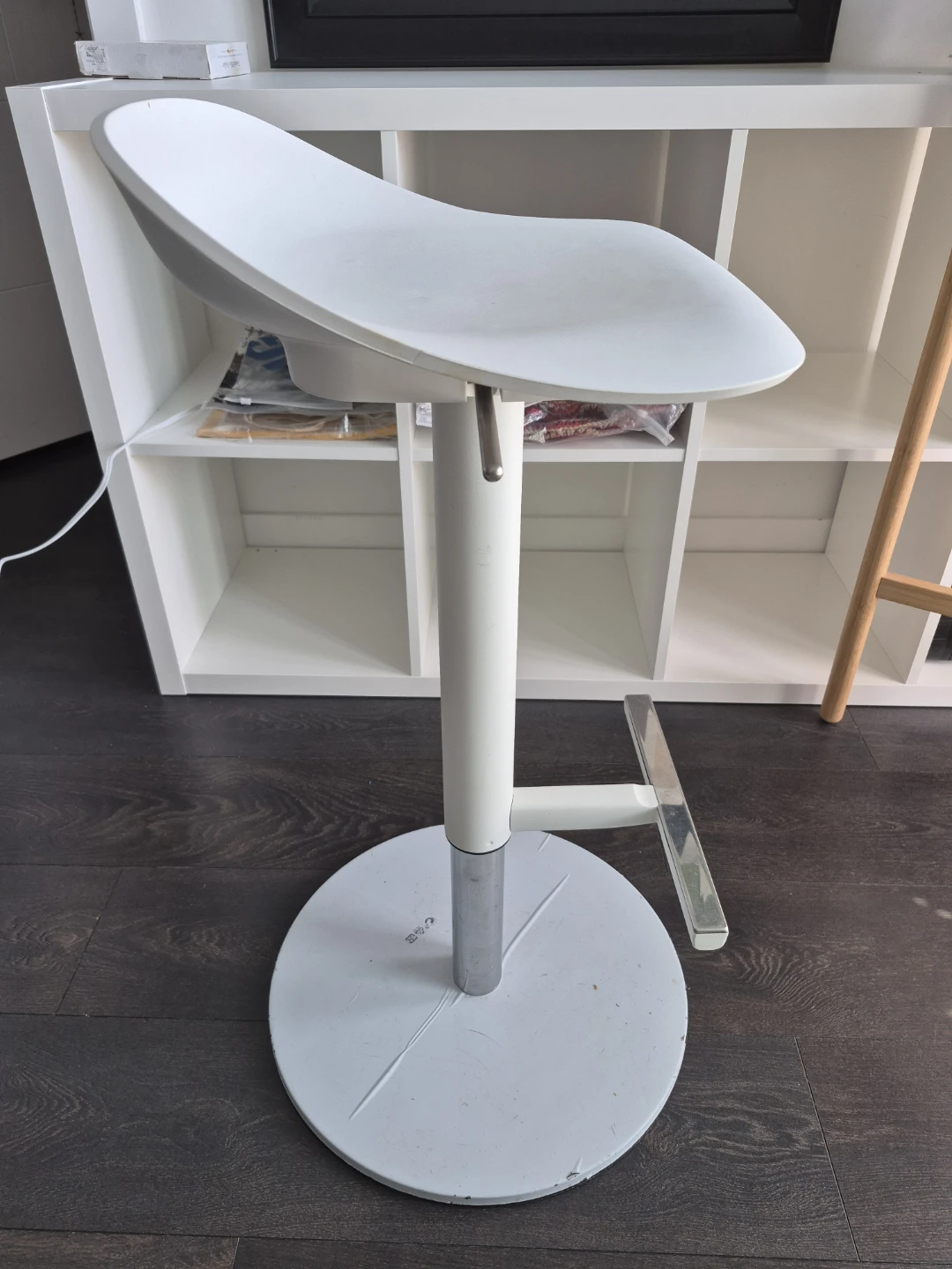 Adjustable White Bar Stool×2 - photo 2