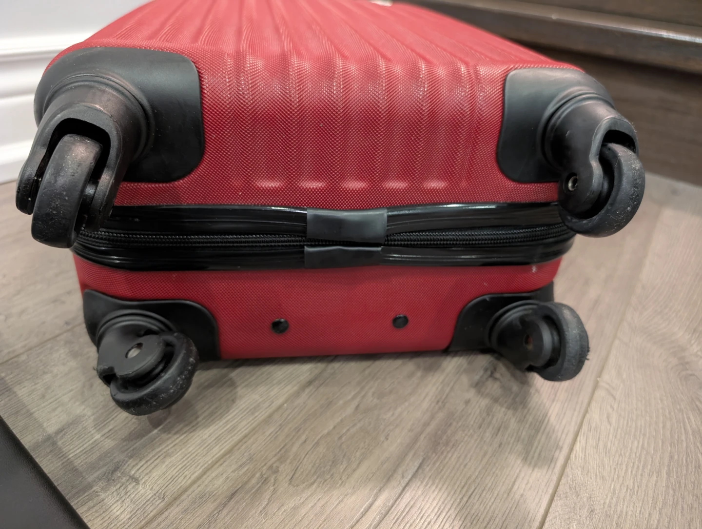 EUC - Totto Cabin / Carry-On Red Luggage - photo 5