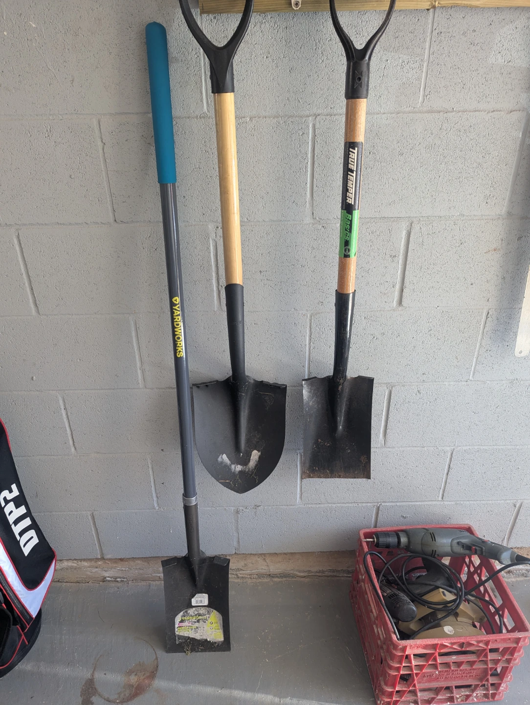 Yardworks & True Temper Shovels (3 pcs)