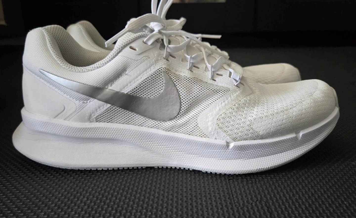Nike Run Swift 3 (Women's Size 9) – White/Metallic Silver - photo 3