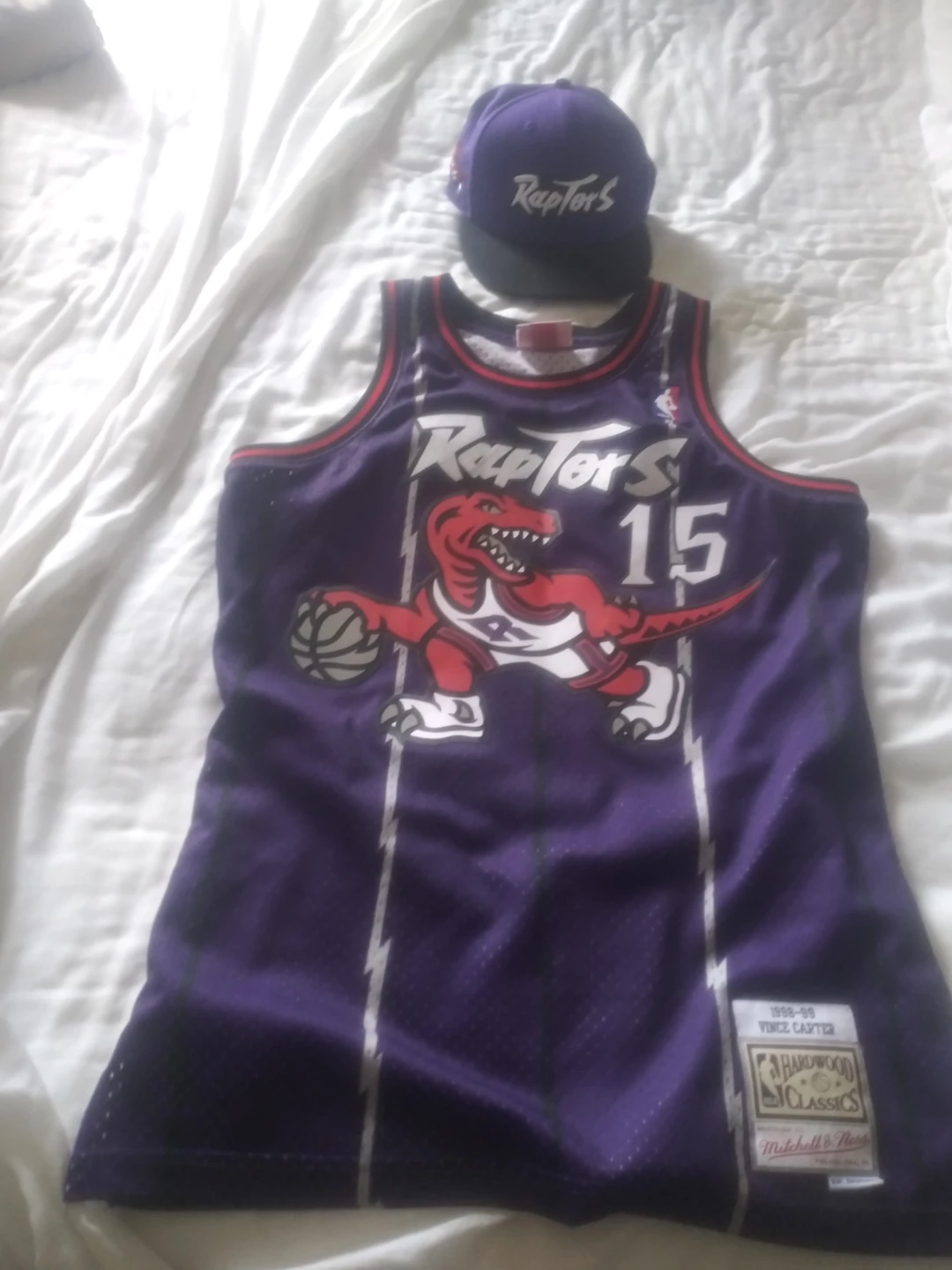 Mitchell & Ness Vince Carter Toronto Raptors Jersey & Cap