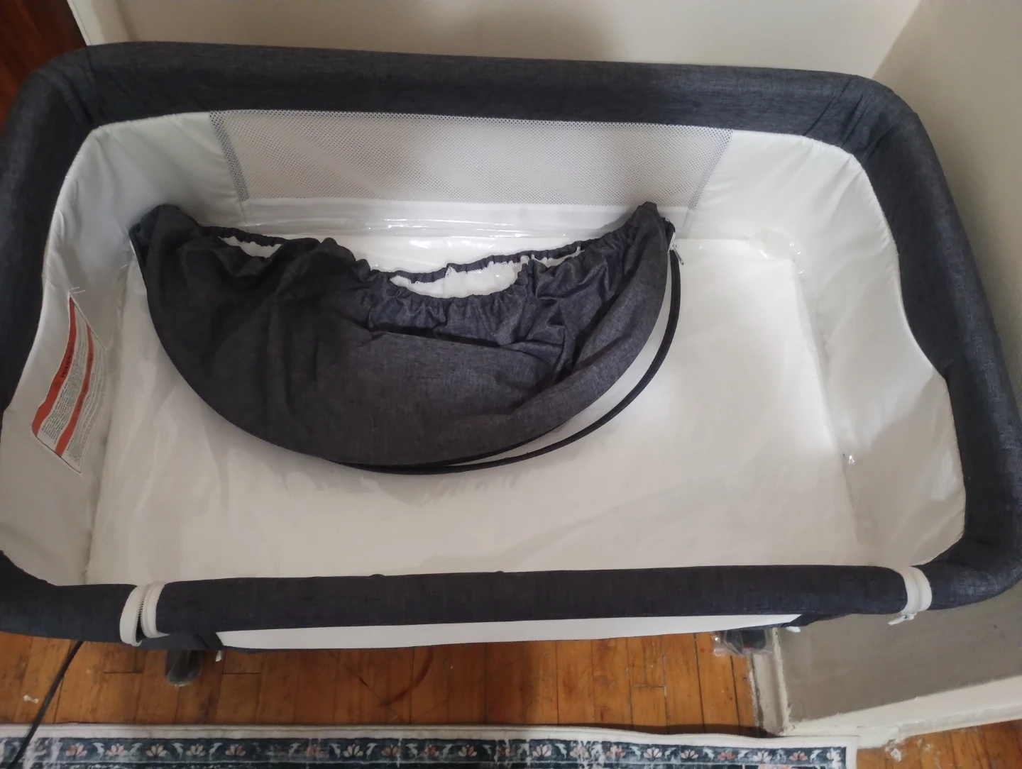 LIVINGbasics 3-in-1 Baby Bassinet / Playard + Changing Table - photo 4