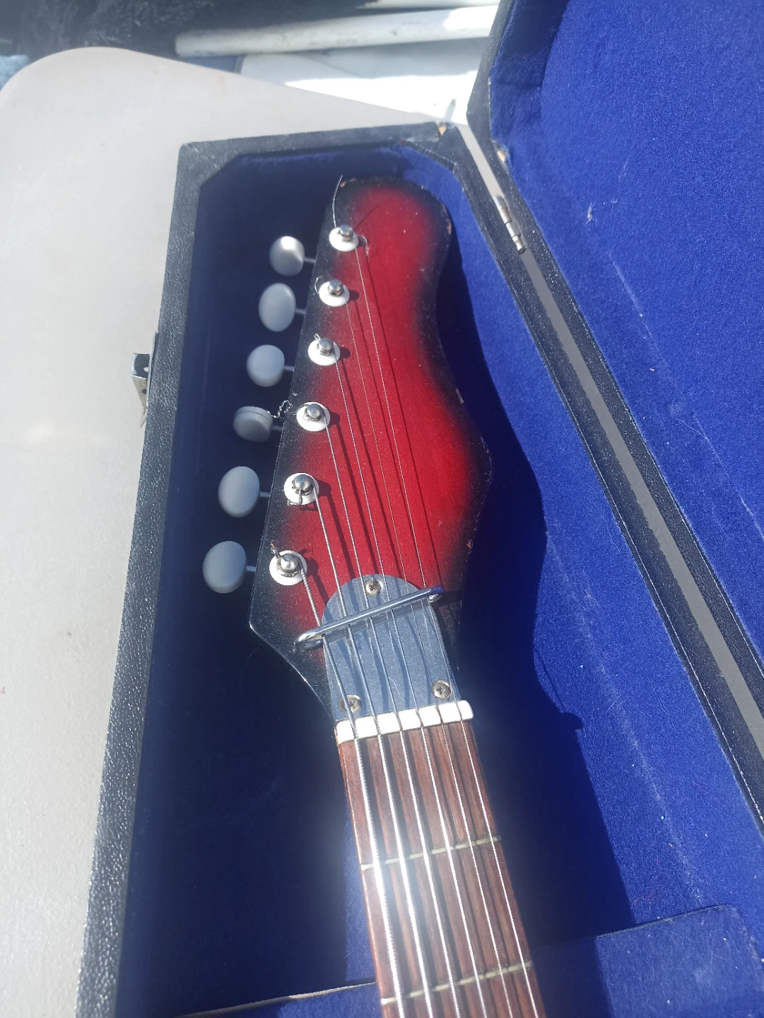 Vintage Electric Guitar,probably a Teisco. - photo 2