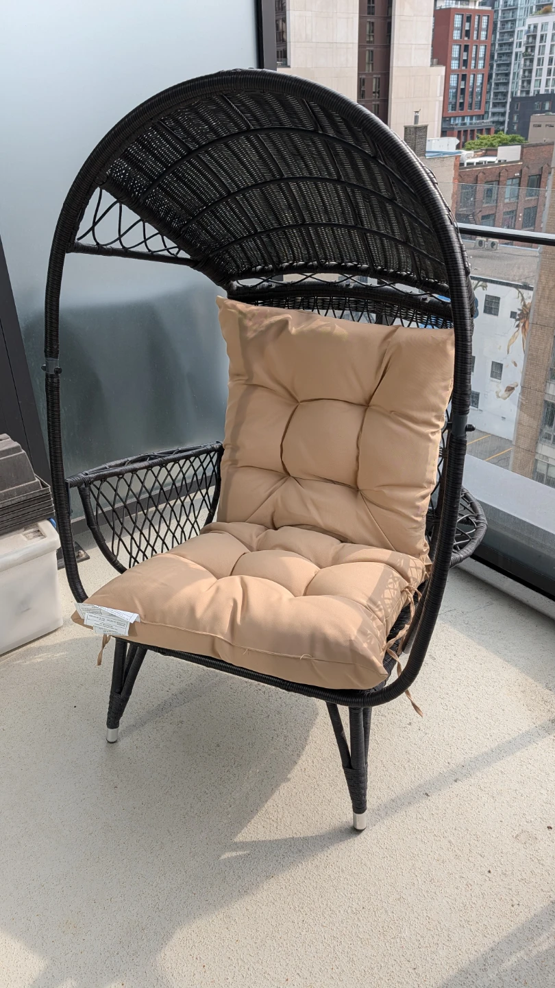 Wicker Outdoor Patio Lounge Chair (egg basket style)