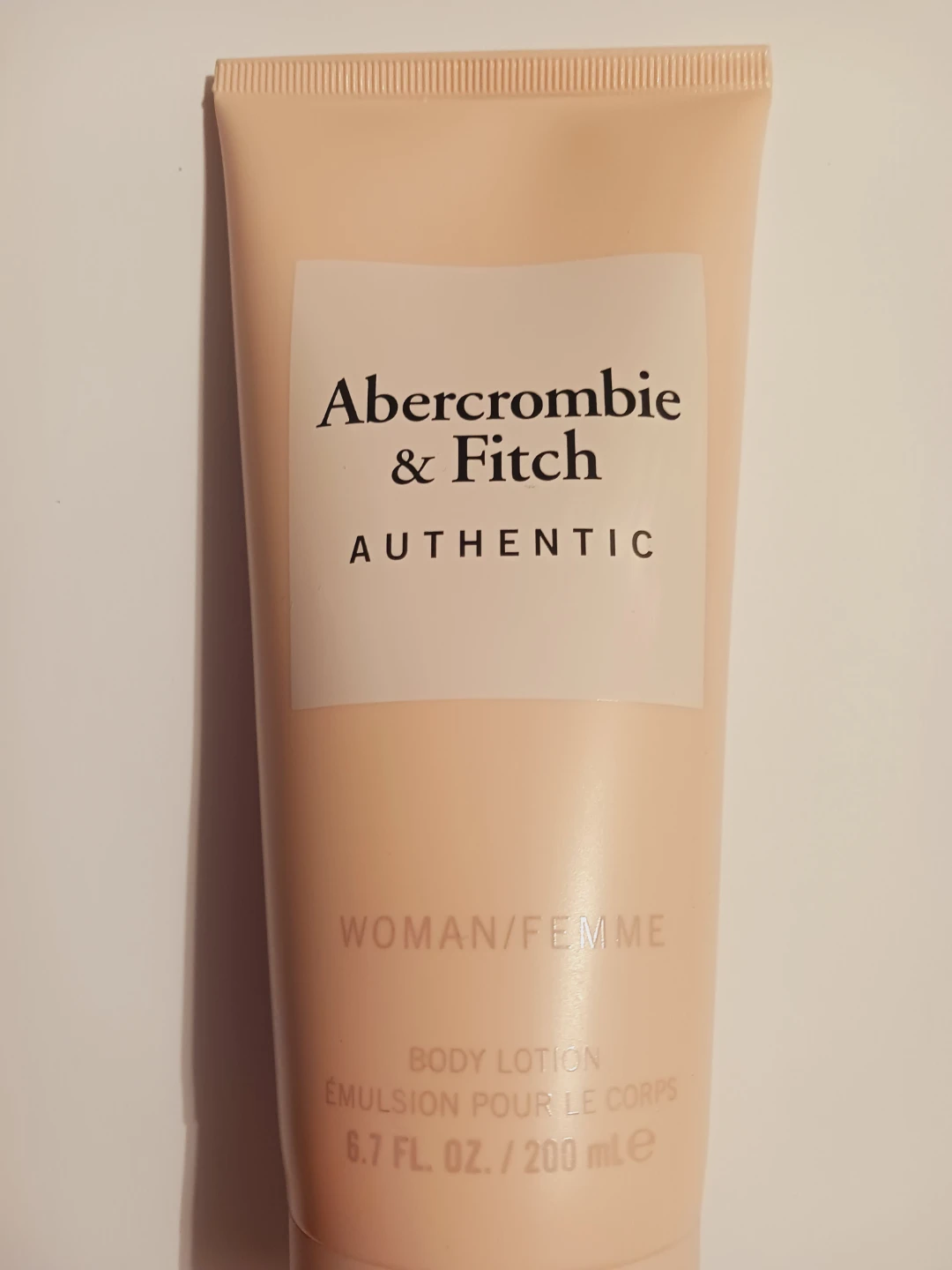 New !! Abercrombie & Fitch Body Lotion for Woman 6.7 oz - photo 3
