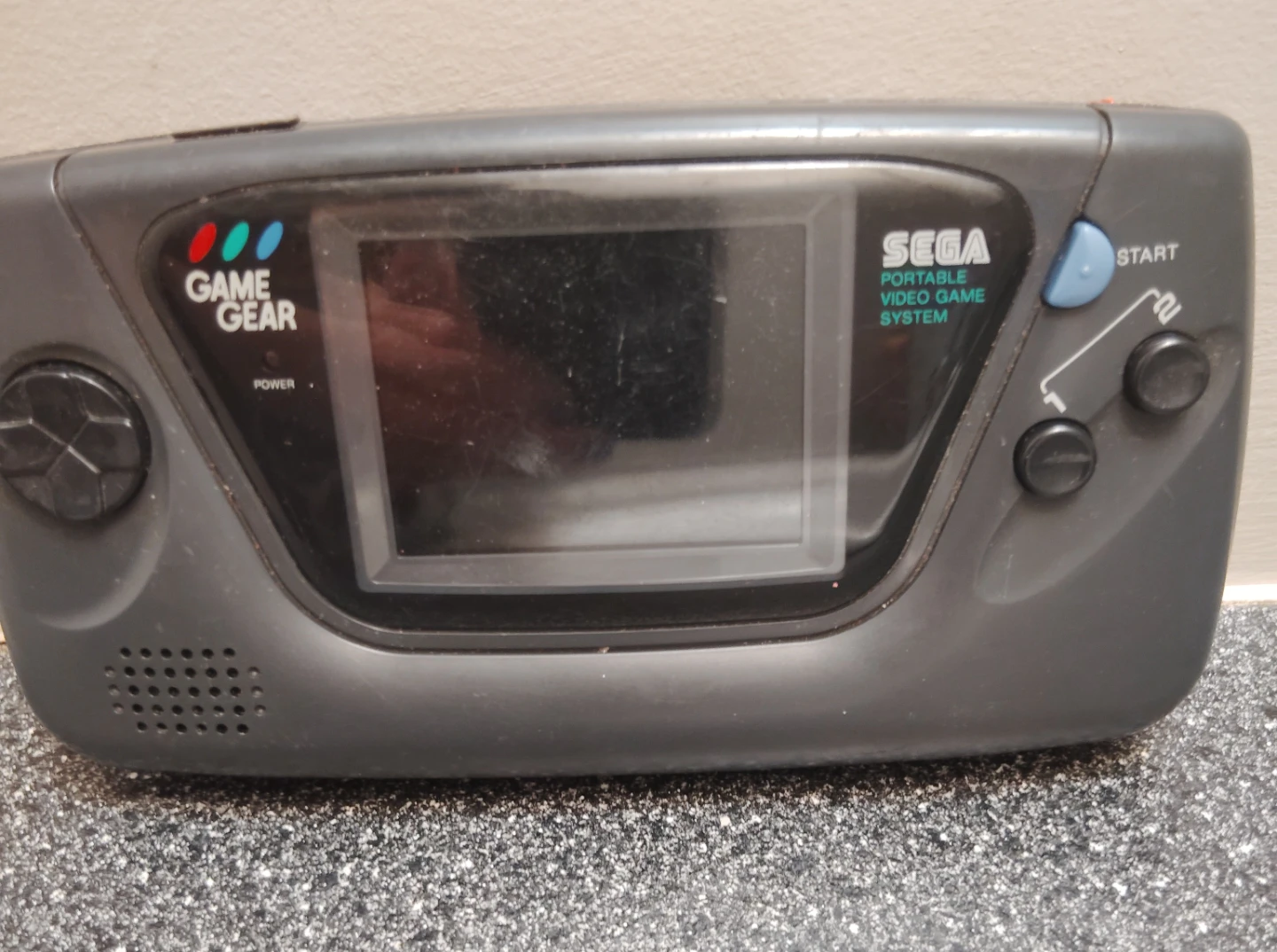 Sega Game Gear (Model 2110) – Powers On / For Parts or Repair - photo 3