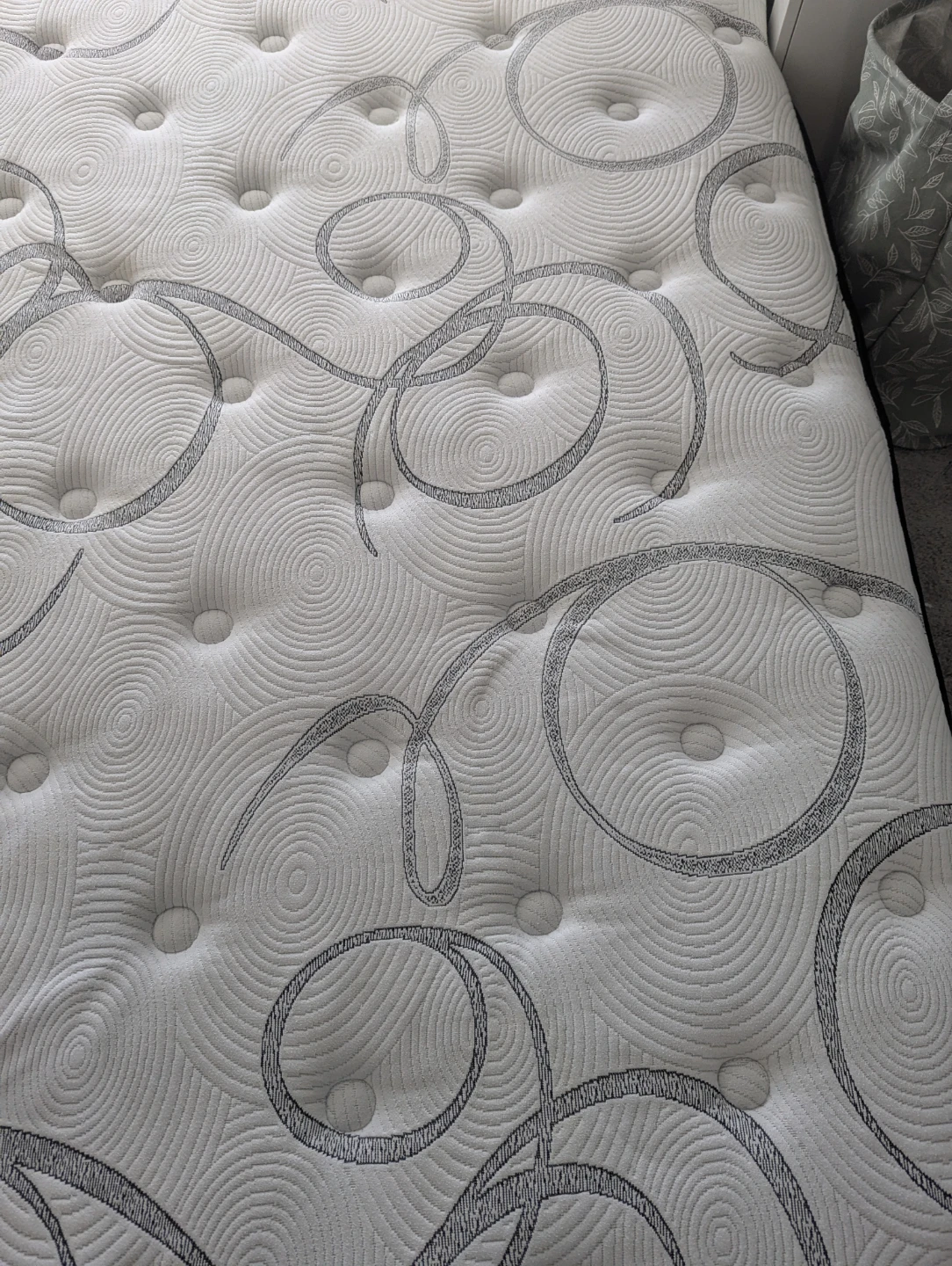 Sealy Posturepedic King Mattress - Good Condition - photo 2