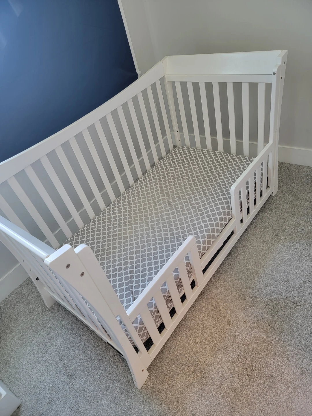 Toddler crib 4 in 1