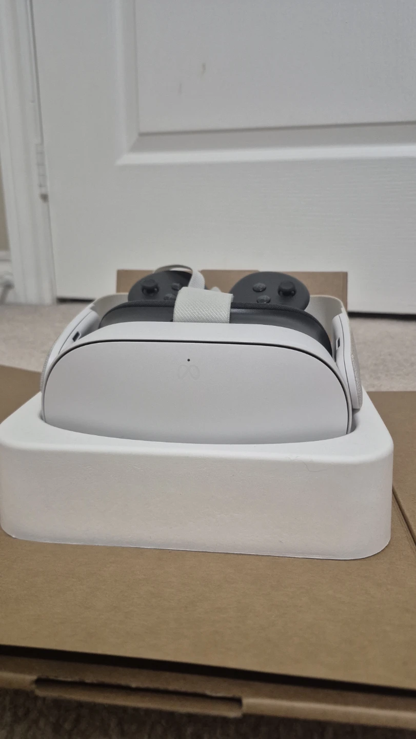 Meta Quest 3s Vr headset - make an offer - photo 2