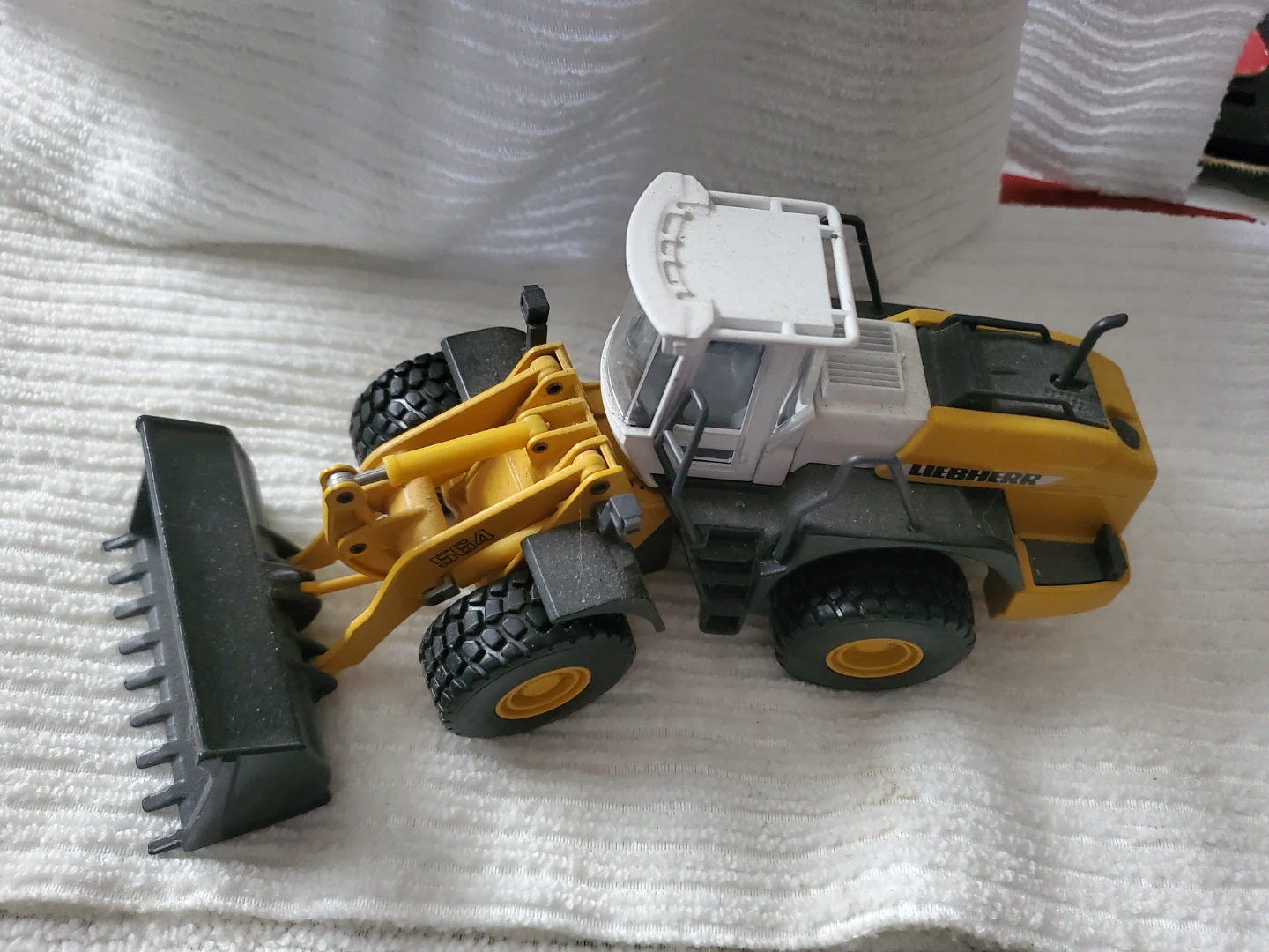 Liebherr 564 Toy Wheel Loader - photo 2
