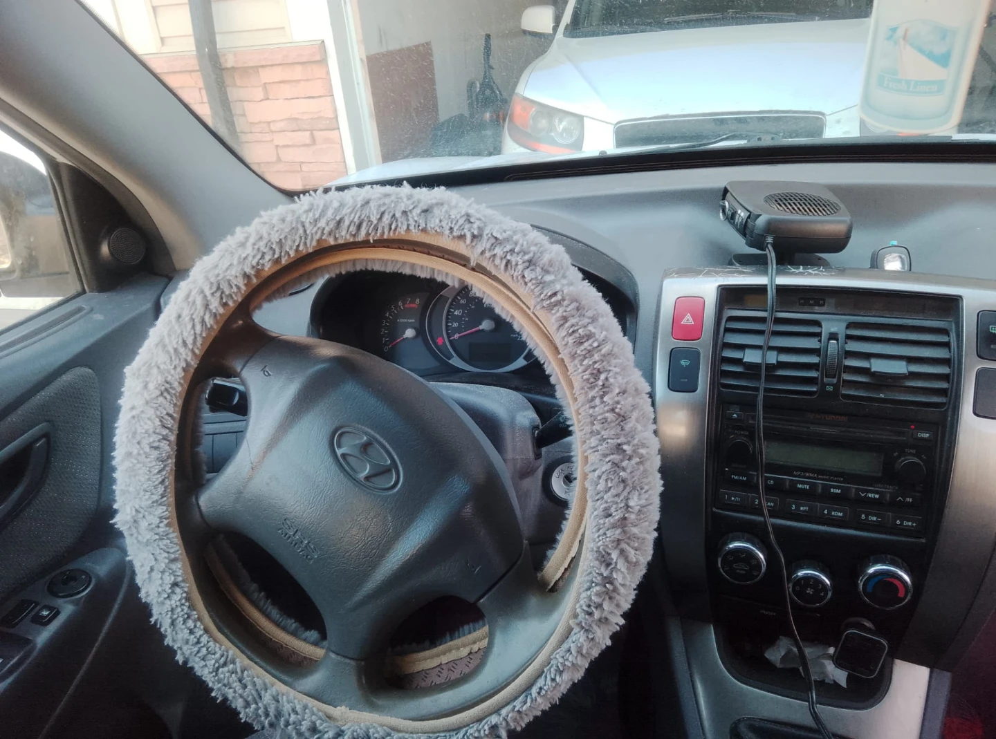 White Hyundai Tucson SUV