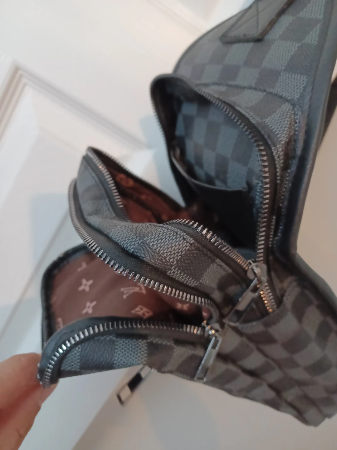 L V Damier Graphite Sling Bag - photo 4