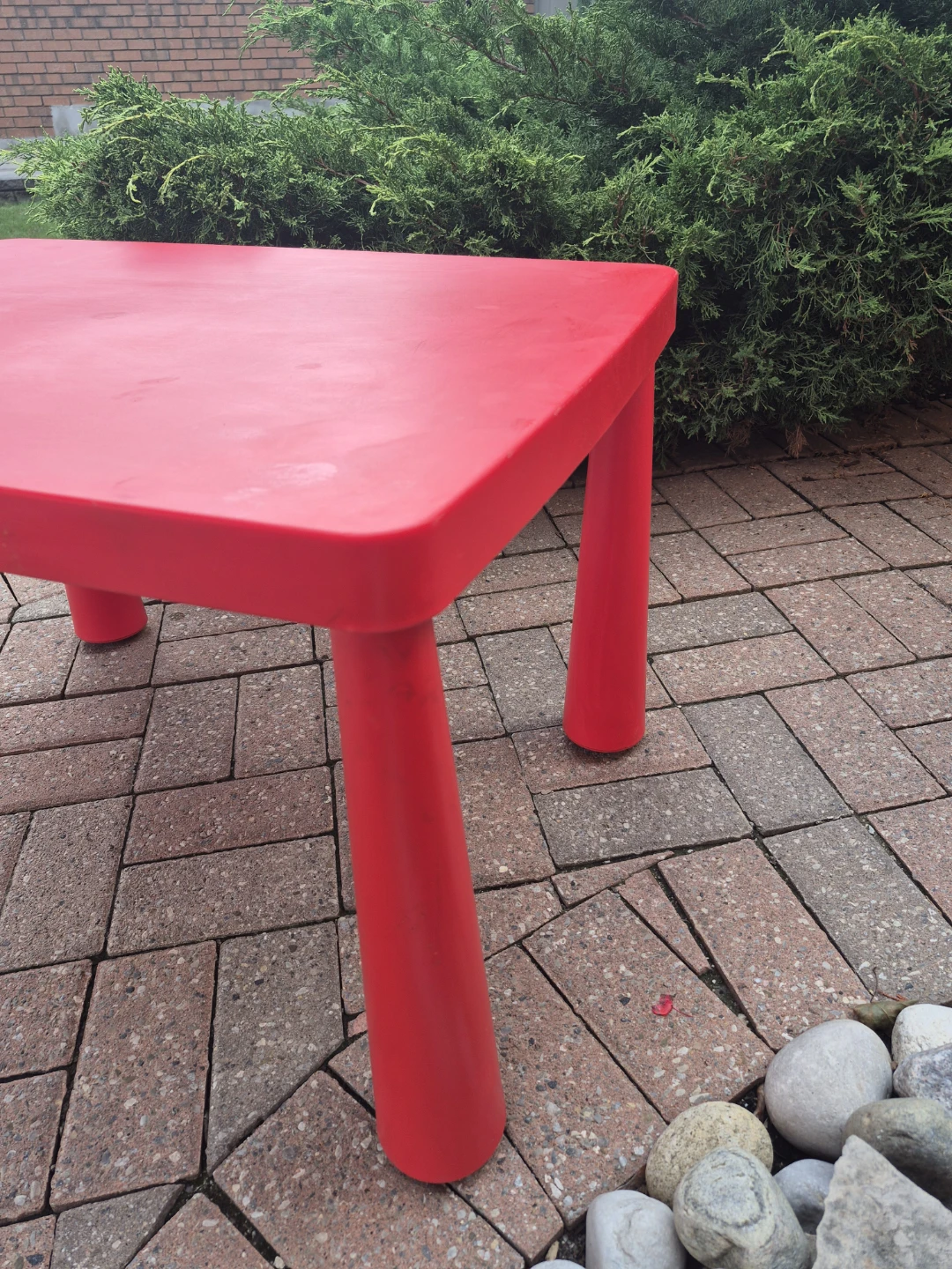 Red Plastic Kids Table - photo 2