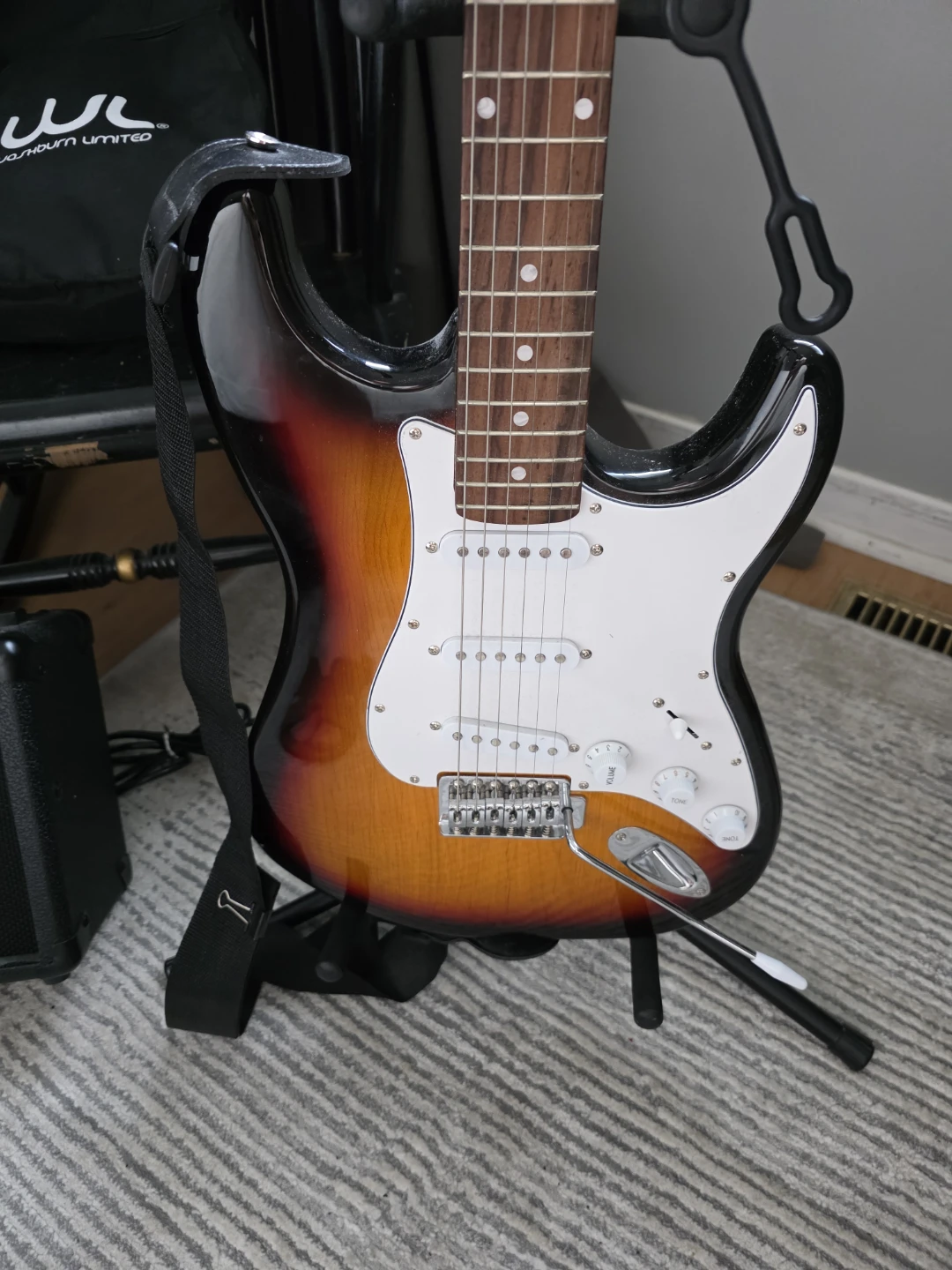 Electric guitar and amp - photo 3