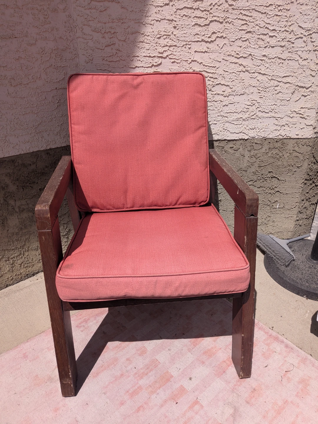 4 Wooden patio chairs with red cushion and table