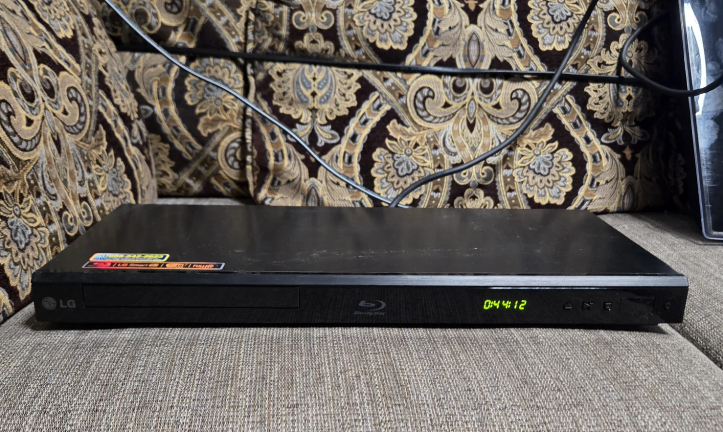 LG Blu-ray Disc Player with Remote - photo 2
