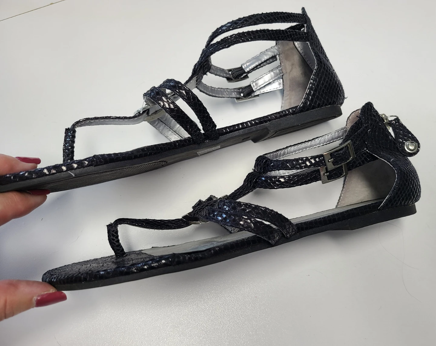 Guess Black T-Strap Sandals Size 8.5M - photo 2