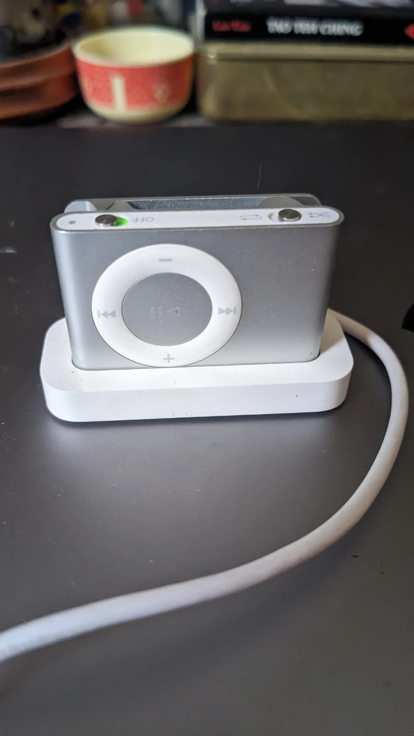 Apple iPod Shuffle Dock and Clip