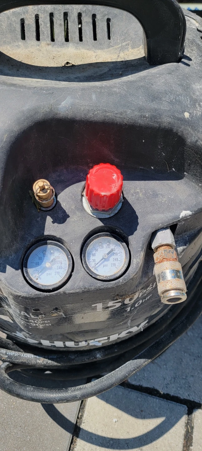 Husky 6 Gallon Air Compressor - photo 4