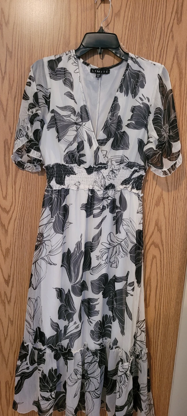 Limité Floral Cinched Waist Maxi Dress - White