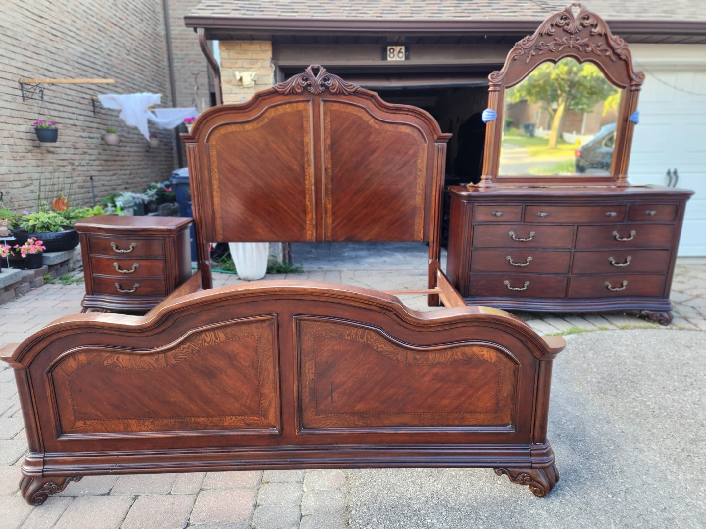 King solid wood . Delivery $80 - photo 2
