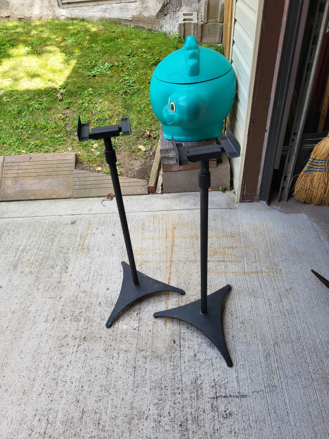 Set of 2 Black Speaker Stands