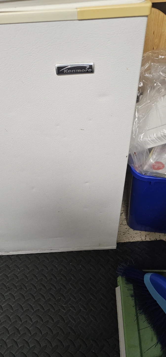Kenmore White Chest Freezer - photo 4