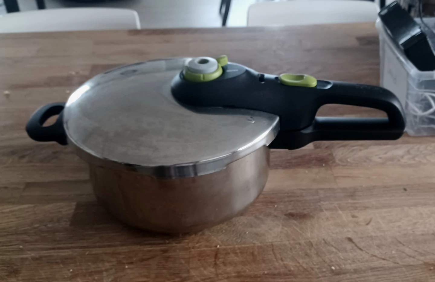 Kitchen appliances / indoor moving sale
