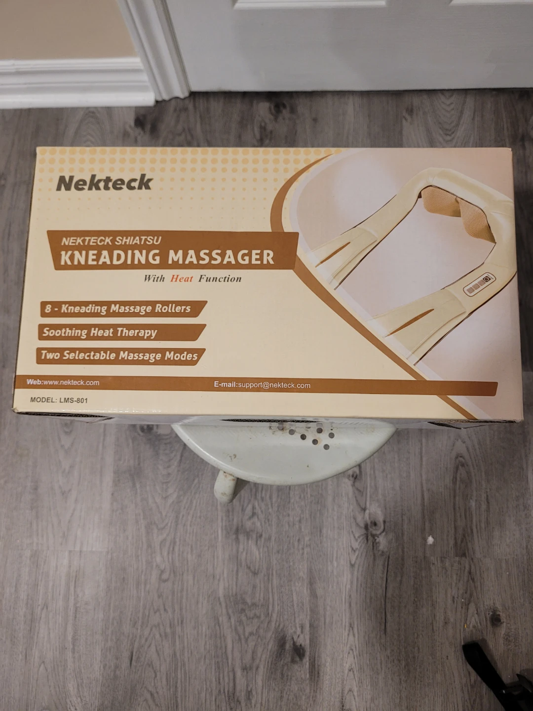 Nekteck Shiatsu Kneading Massager with Heat Function