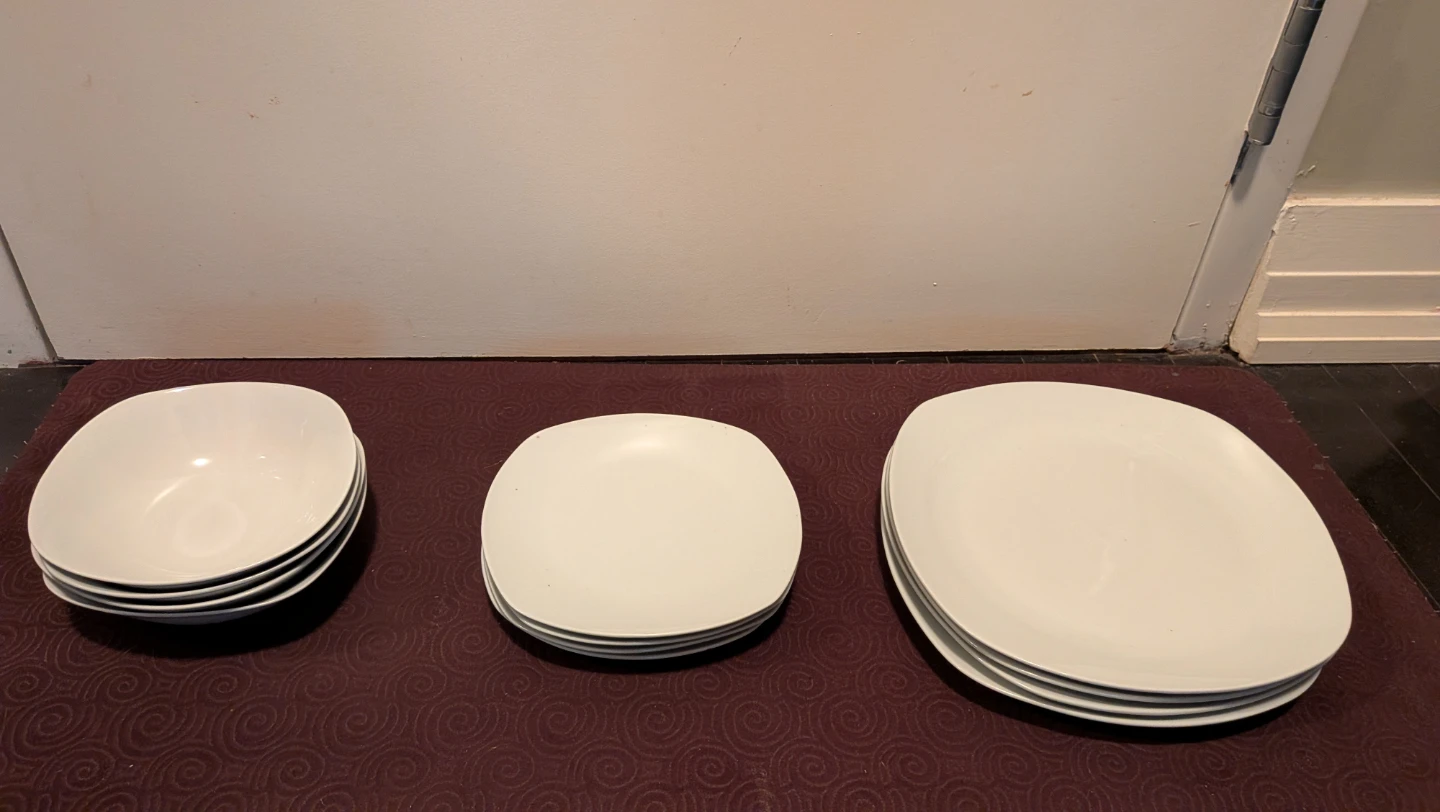 Set of 4 White Ceramic Plates and Bowls