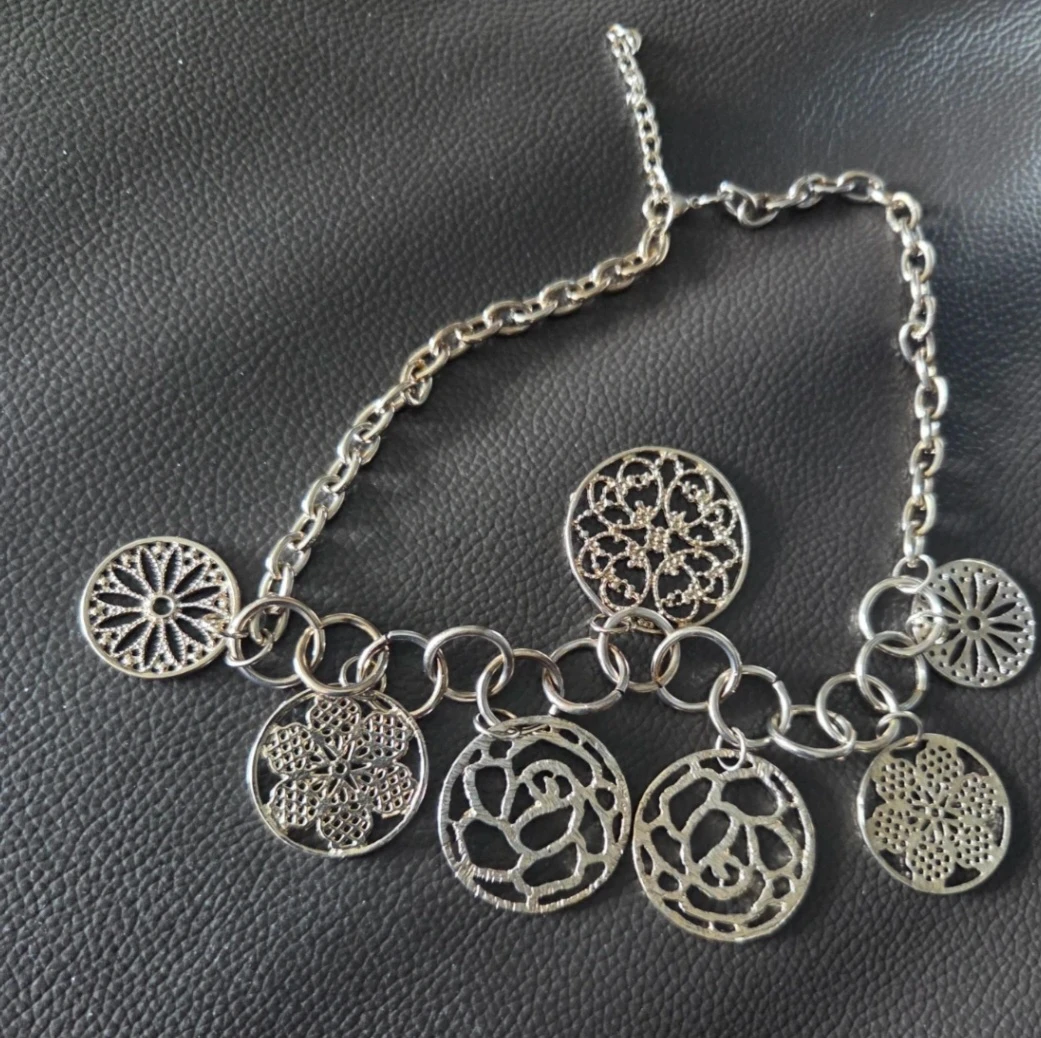 #🥕FREE Silver tone statement necklace with charms