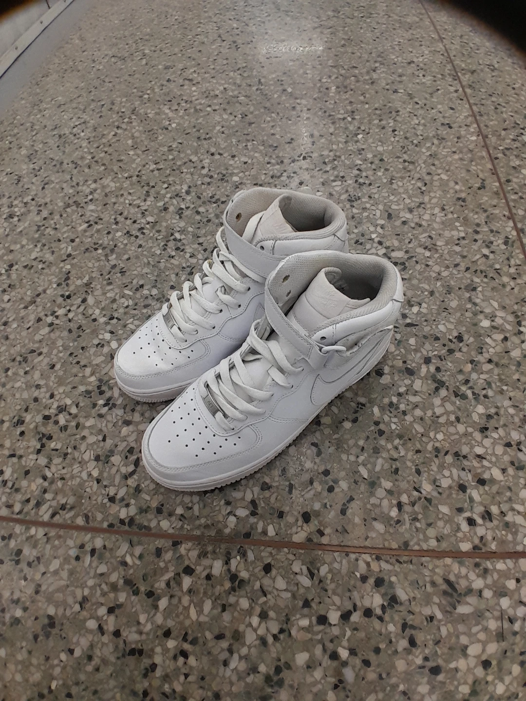 White Nike Air Force 1 Mid Top Sneakers Men's Size 9 - photo 3